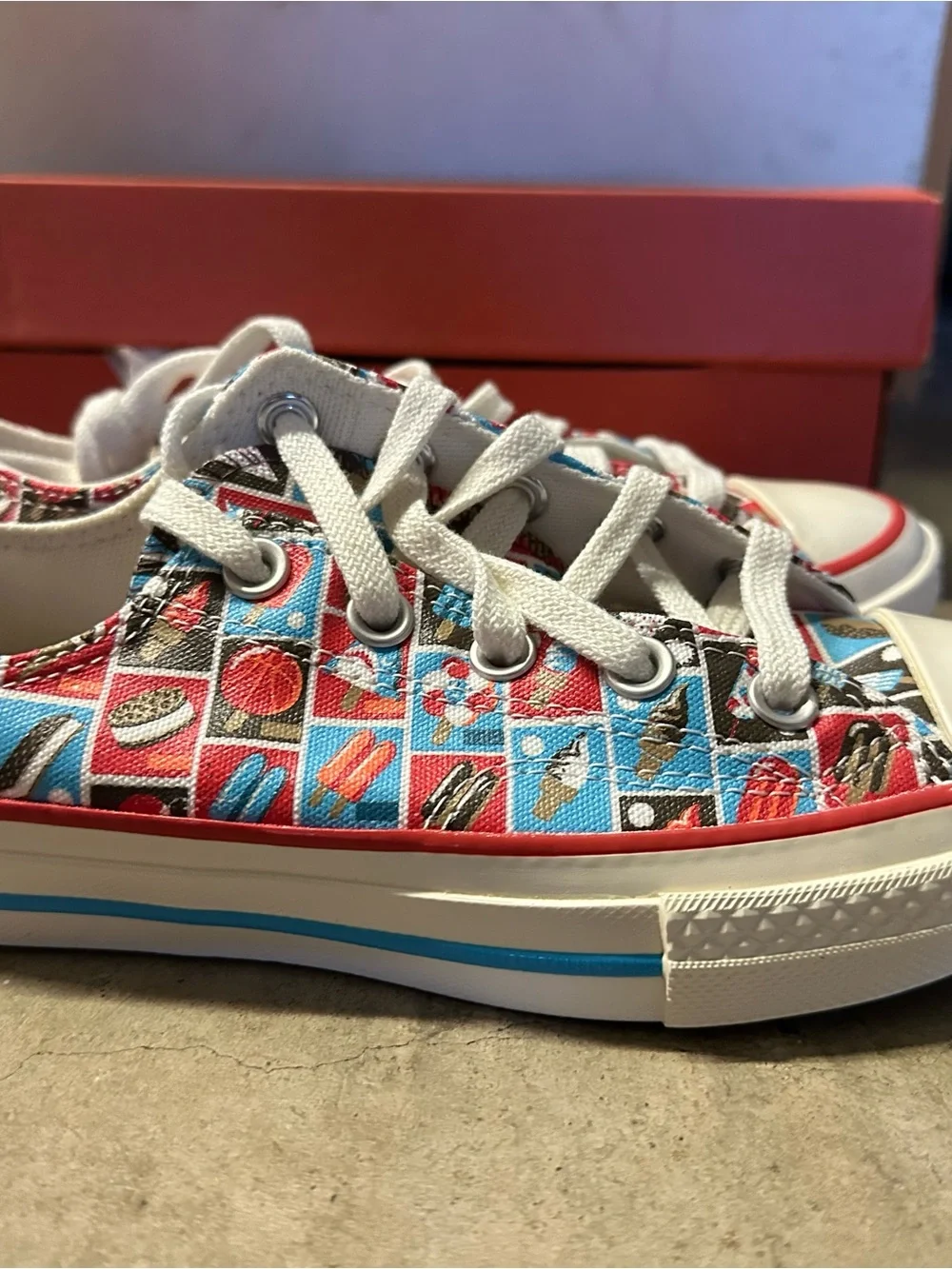 Converse colorful low